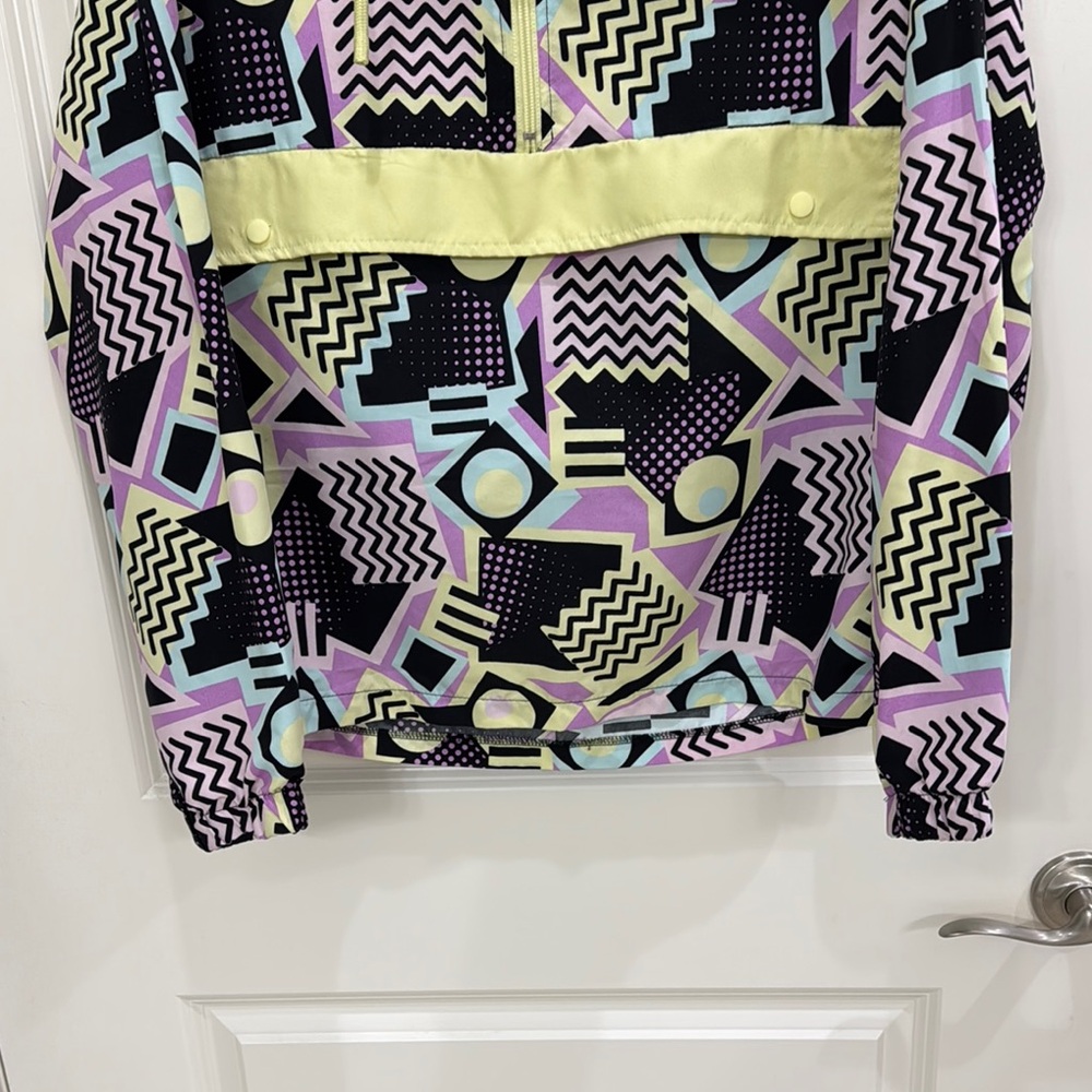 Massive Geometric Patterned Jacket - Picture 4 of 5